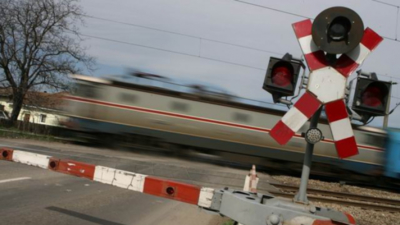 Mașină lovită de tren
